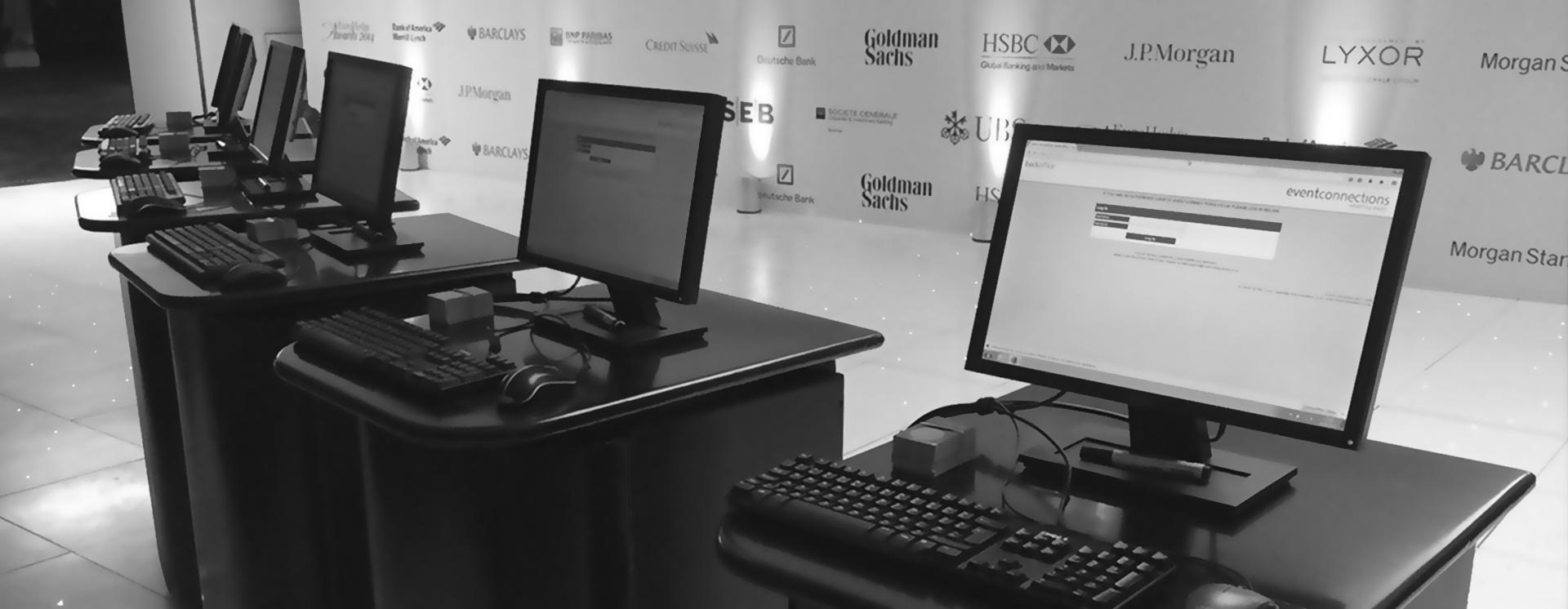 官网、微站高效传播与注册，二维码极速签到，人脸识别签到、RFID、手环、地毯签到，有序高效，尽在掌控